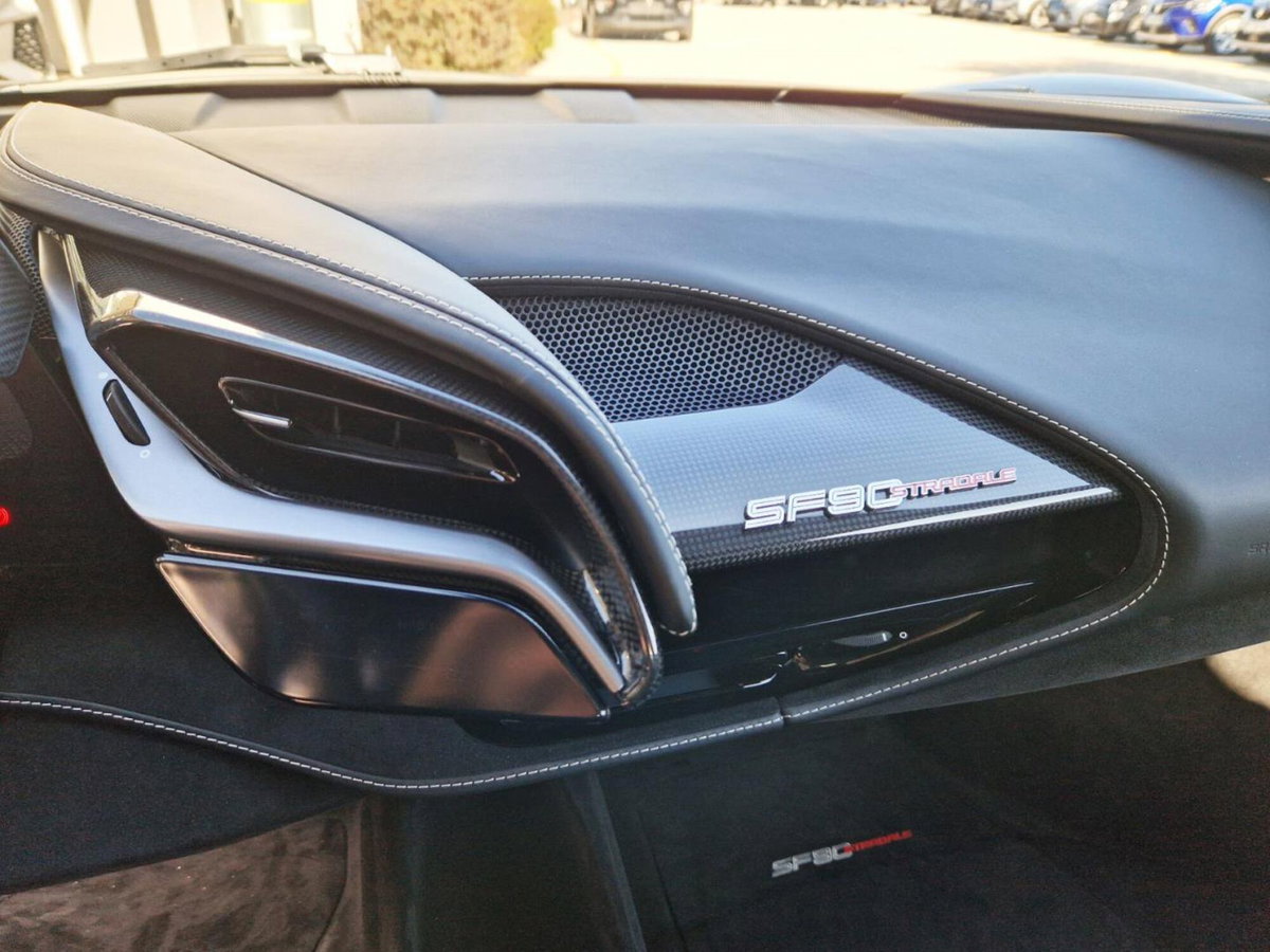 Ferrari SF90 Coupé SF90 Stradale (18)