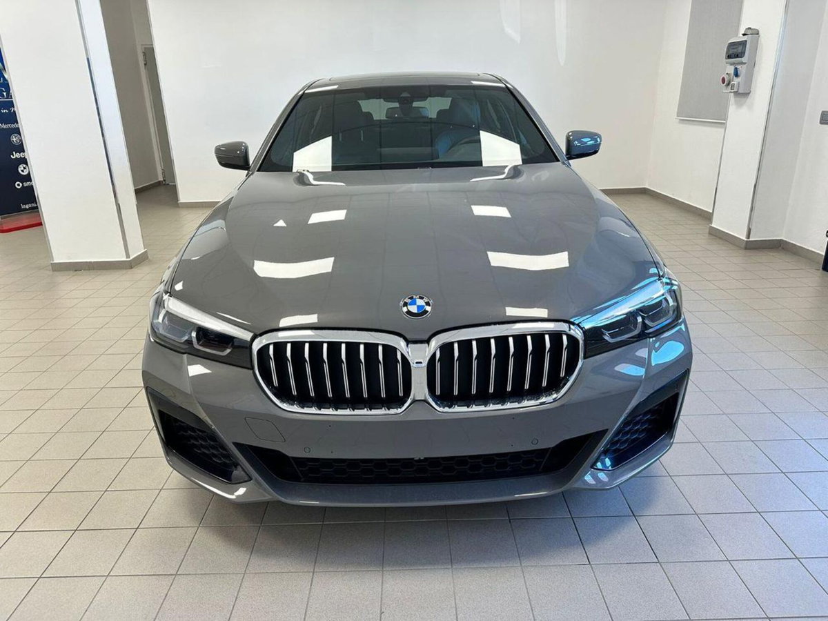 BMW Serie 5 520d 48V xDrive Msport (2)