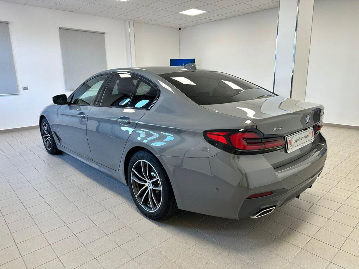 BMW Serie 5 520d 48V xDrive Msport (6)