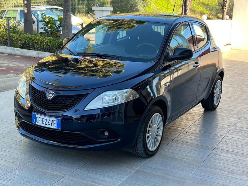 Lancia Ypsilon 1.0 FireFly 5 porte S&S Hybrid Gold Plus