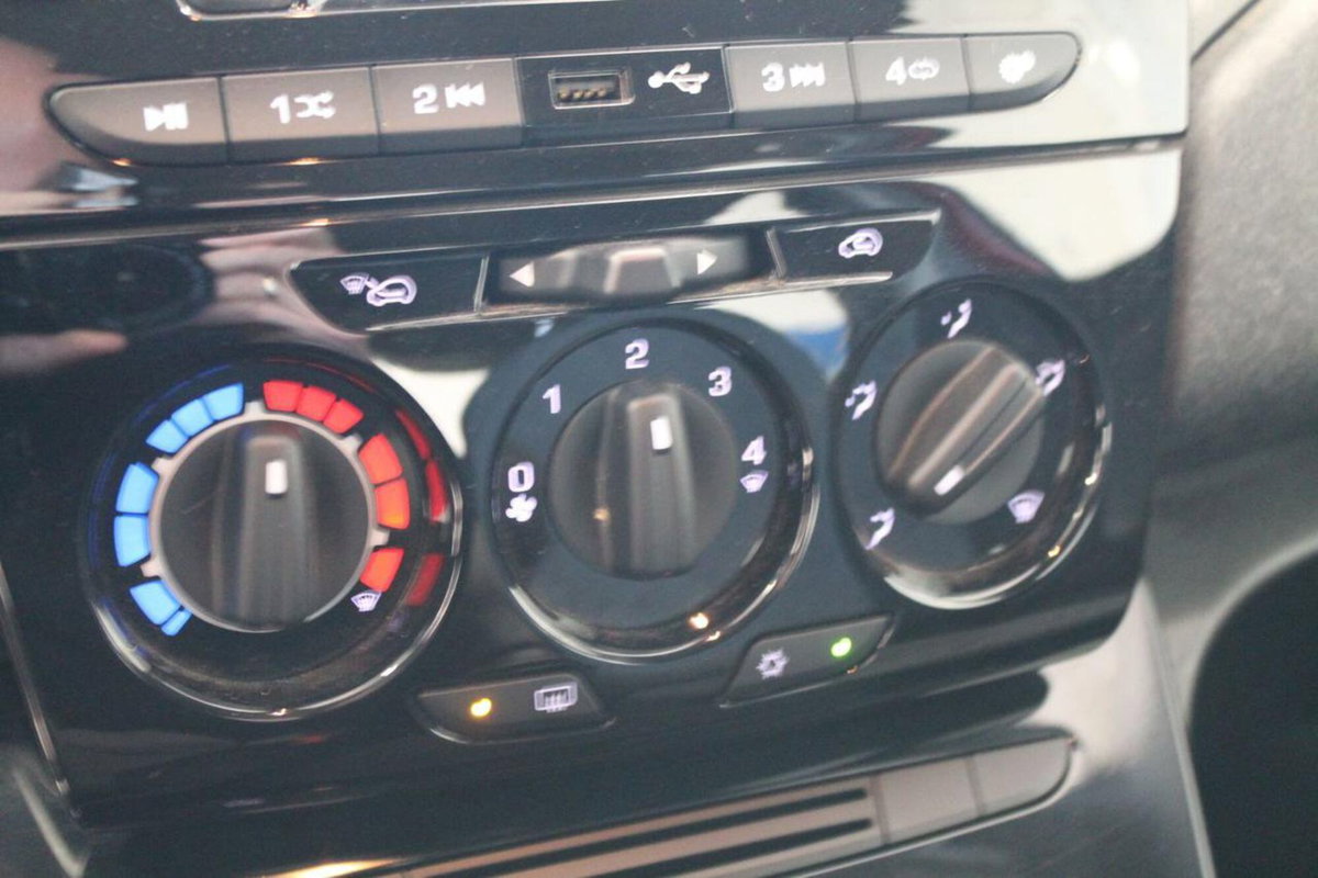 Lancia Ypsilon 1.0 FireFly 5 porte S&S Hybrid Ecochic Silver (14)