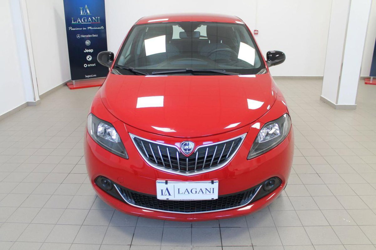 Lancia Ypsilon 1.0 FireFly 5 porte S&S Hybrid Ecochic Silver (2)