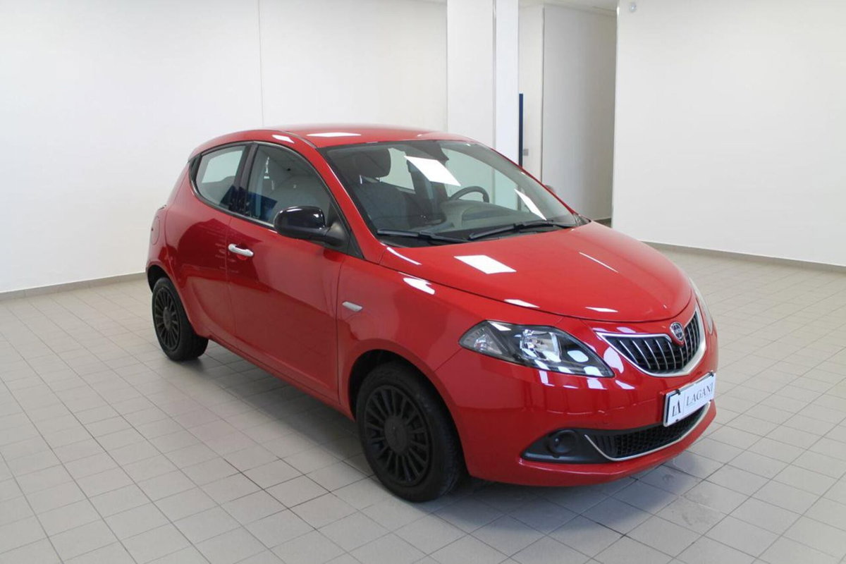 Lancia Ypsilon 1.0 FireFly 5 porte S&S Hybrid Ecochic Silver (3)