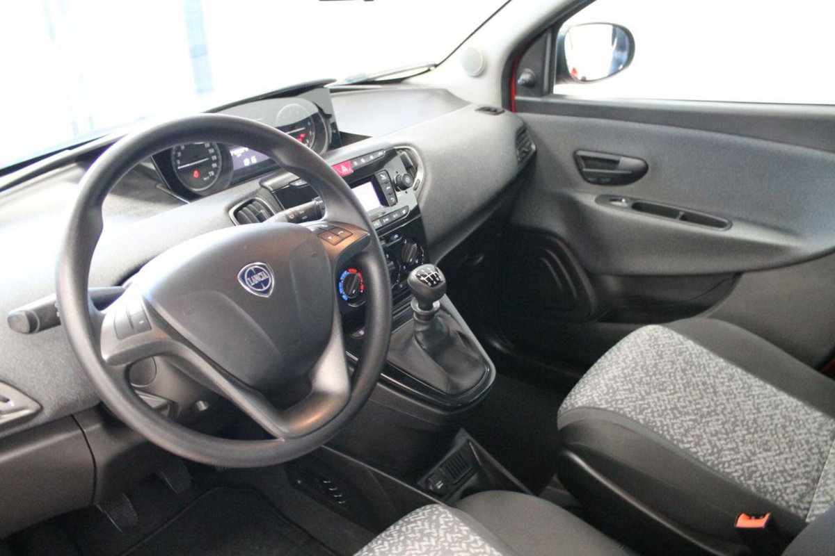 Lancia Ypsilon 1.0 FireFly 5 porte S&S Hybrid Ecochic Silver (7)