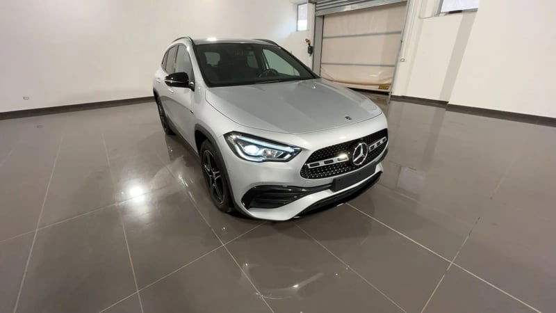 Mercedes-Benz GLA SUV 250 e EQ-Power Automatic Premium