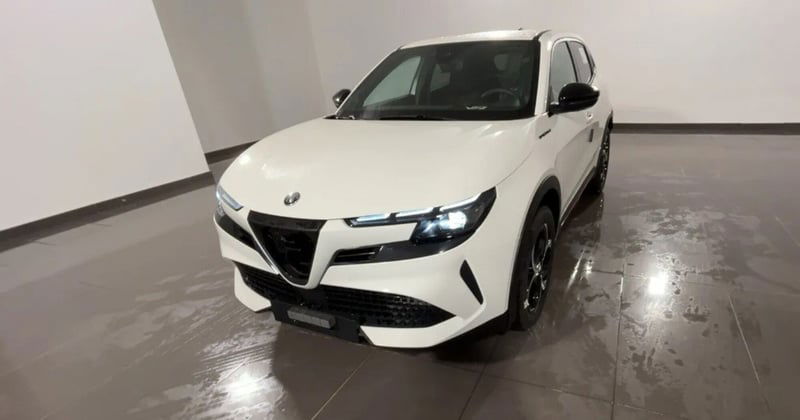 Alfa Romeo Junior 1.2 ibrida Speciale 145cv edct6