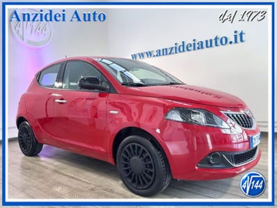 Lancia Ypsilon 1.0 FireFly 5 porte S&S Hybrid Ecochic Silver  usata