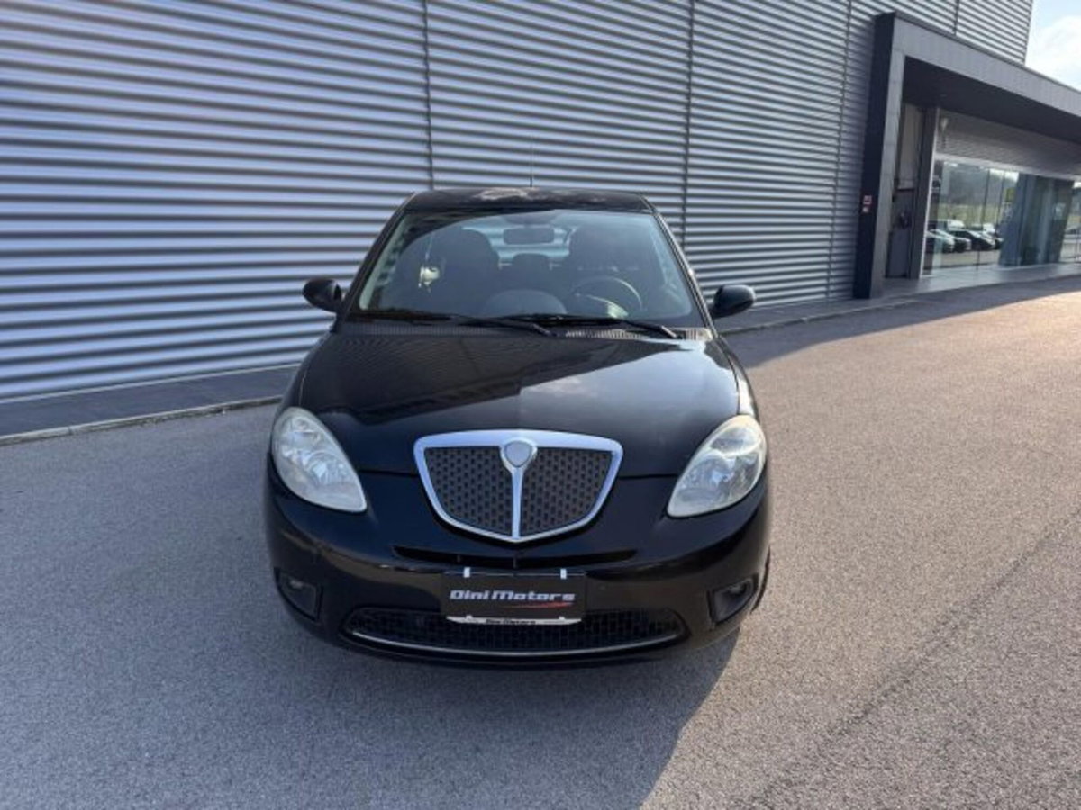 Lancia Ypsilon 1.2 Passion (2)
