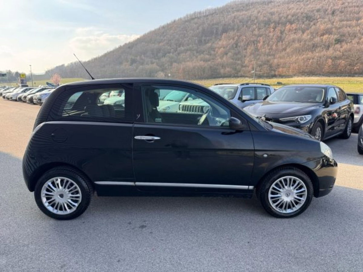 Lancia Ypsilon 1.2 Passion (4)