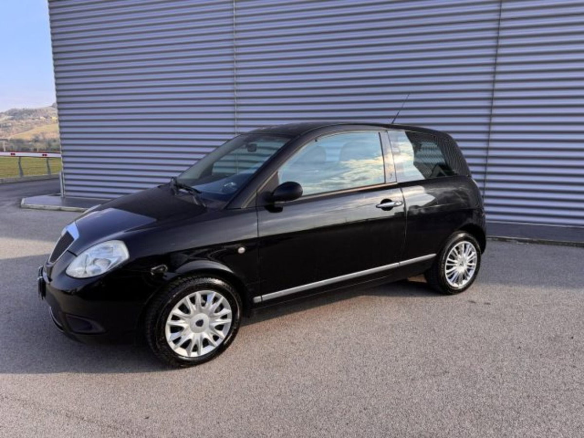 Lancia Ypsilon 1.2 Passion (7)