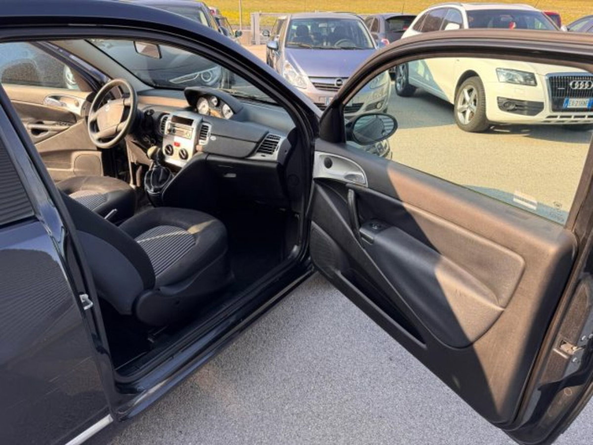 Lancia Ypsilon 1.2 Passion (9)