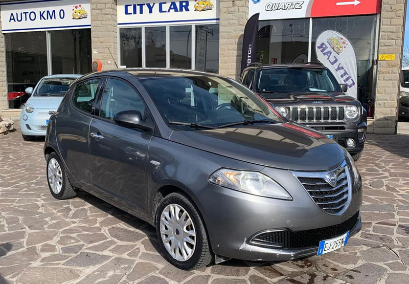 Lancia Ypsilon 1.2 69 CV 5 porte Gold