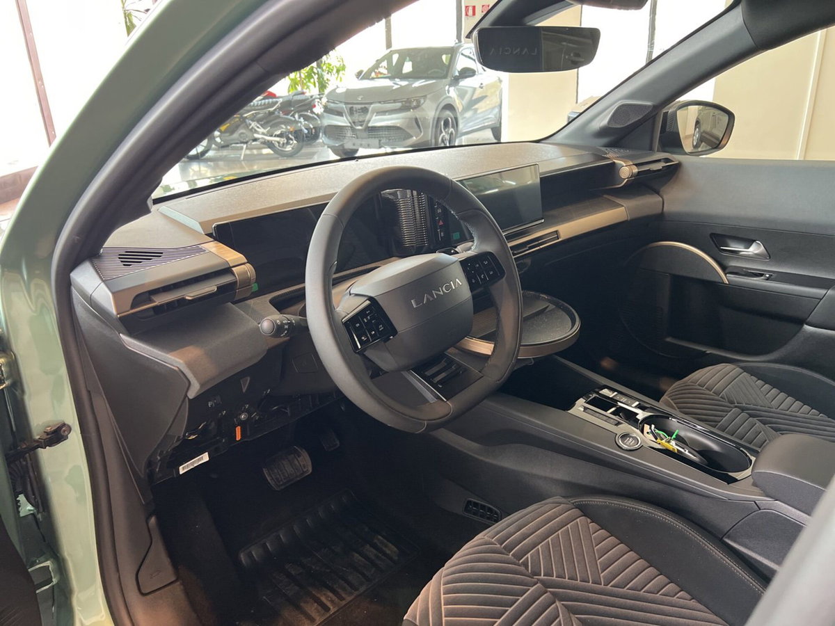Lancia Ypsilon 1.2 mhev LX 110cv e-dct (6)