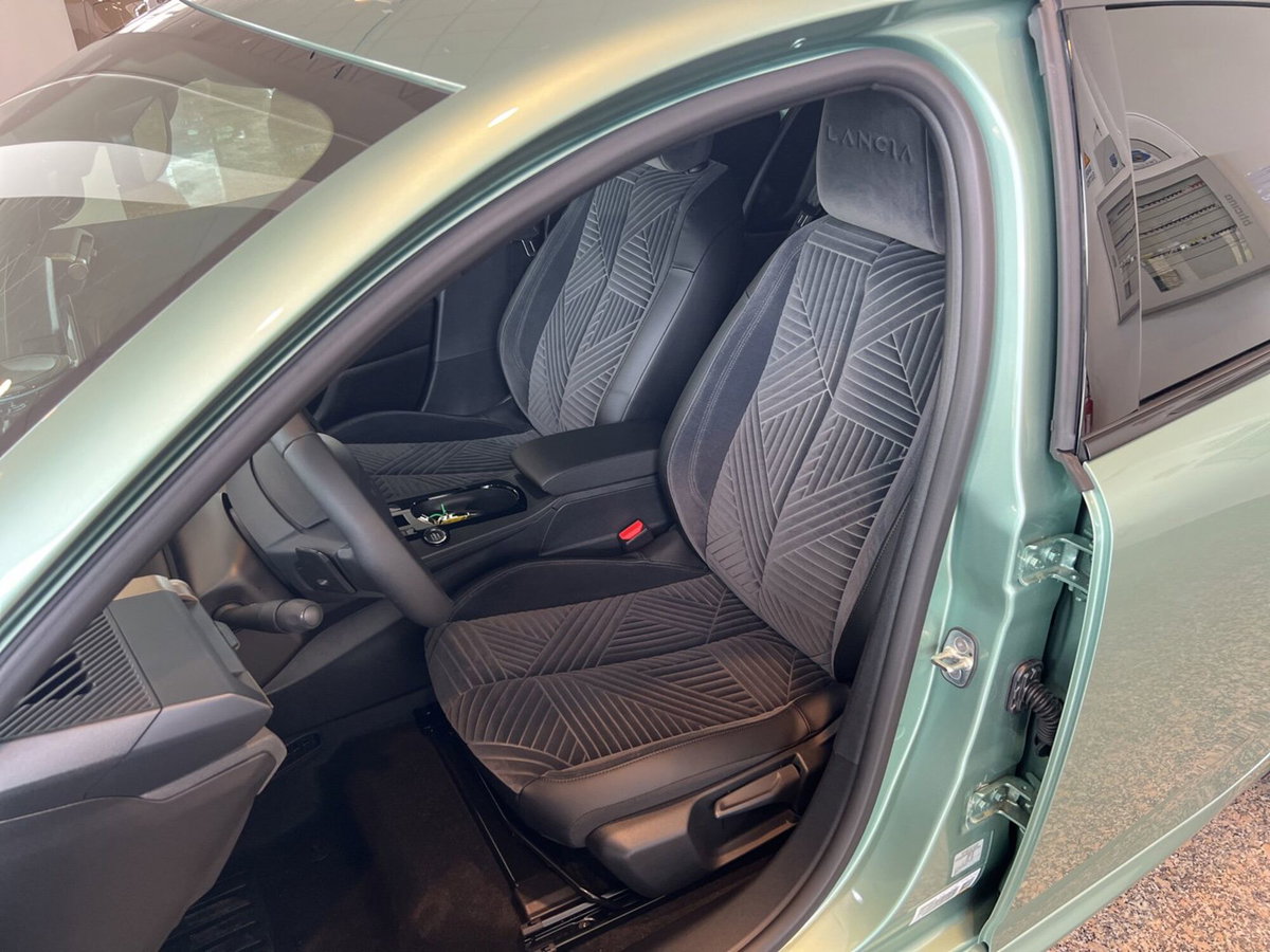 Lancia Ypsilon 1.2 mhev LX 110cv e-dct (7)