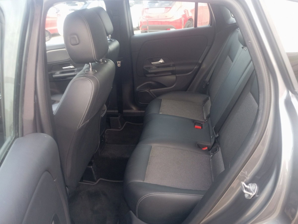 Mercedes-Benz GLA SUV 180 d Automatic Business (10)