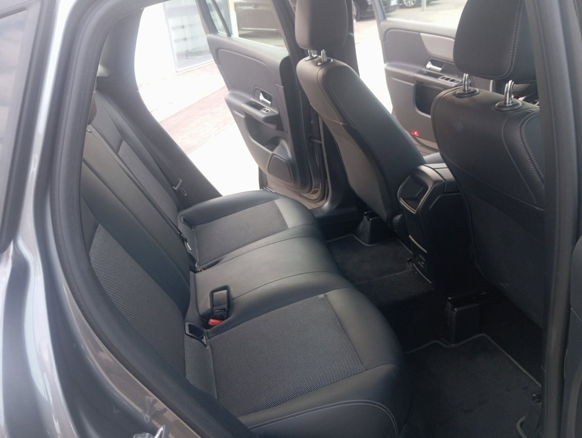 Mercedes-Benz GLA SUV 180 d Automatic Business (11)