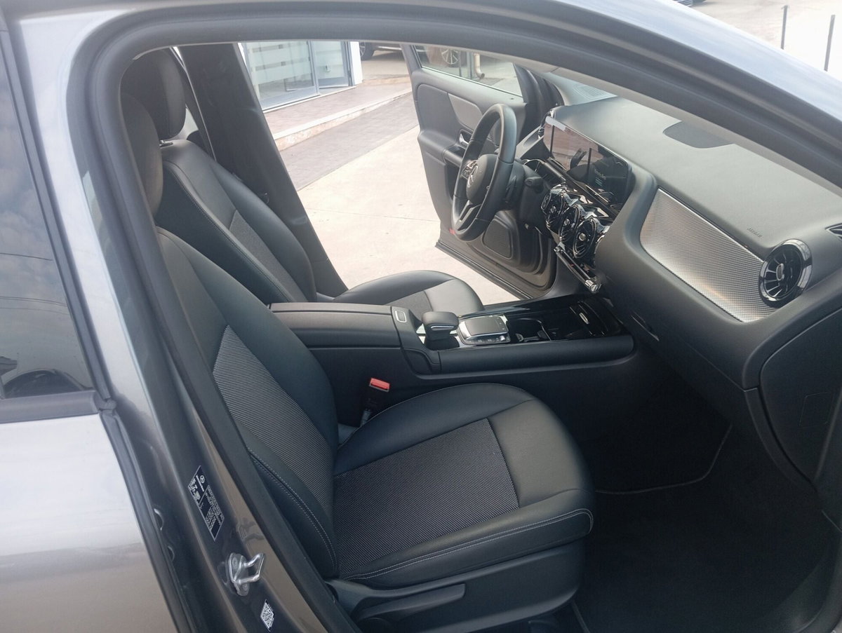 Mercedes-Benz GLA SUV 180 d Automatic Business (12)