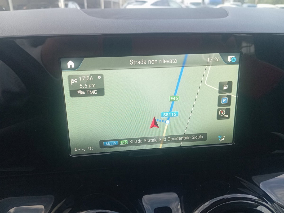 Mercedes-Benz GLA SUV 180 d Automatic Business (16)