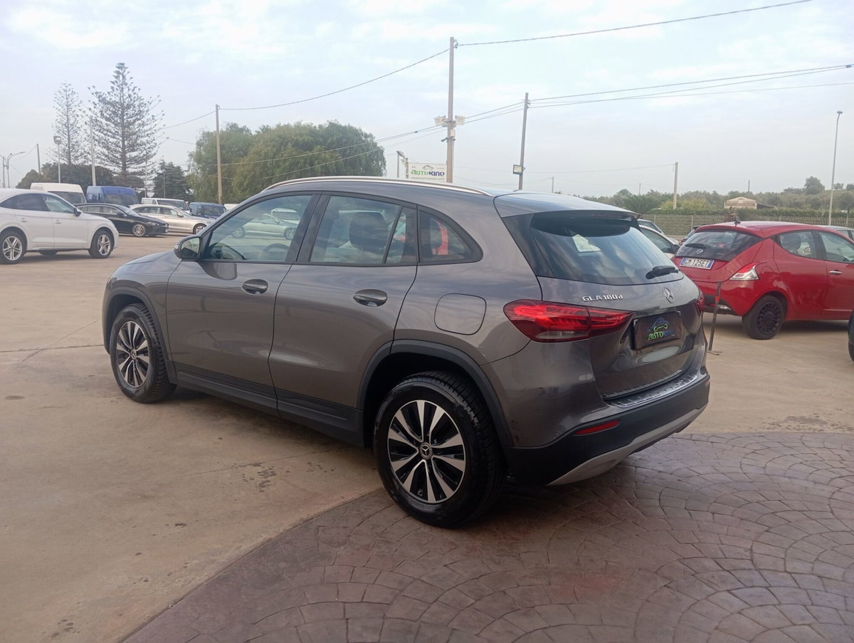 Mercedes-Benz GLA SUV 180 d Automatic Business (4)