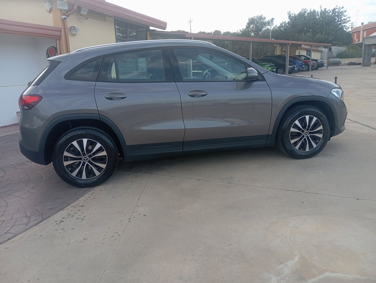 Mercedes-Benz GLA SUV 180 d Automatic Business (8)