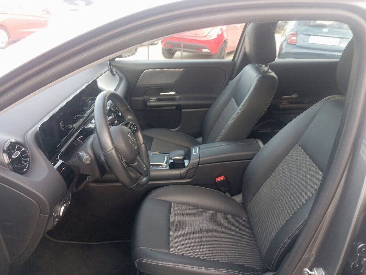 Mercedes-Benz GLA SUV 180 d Automatic Business (9)