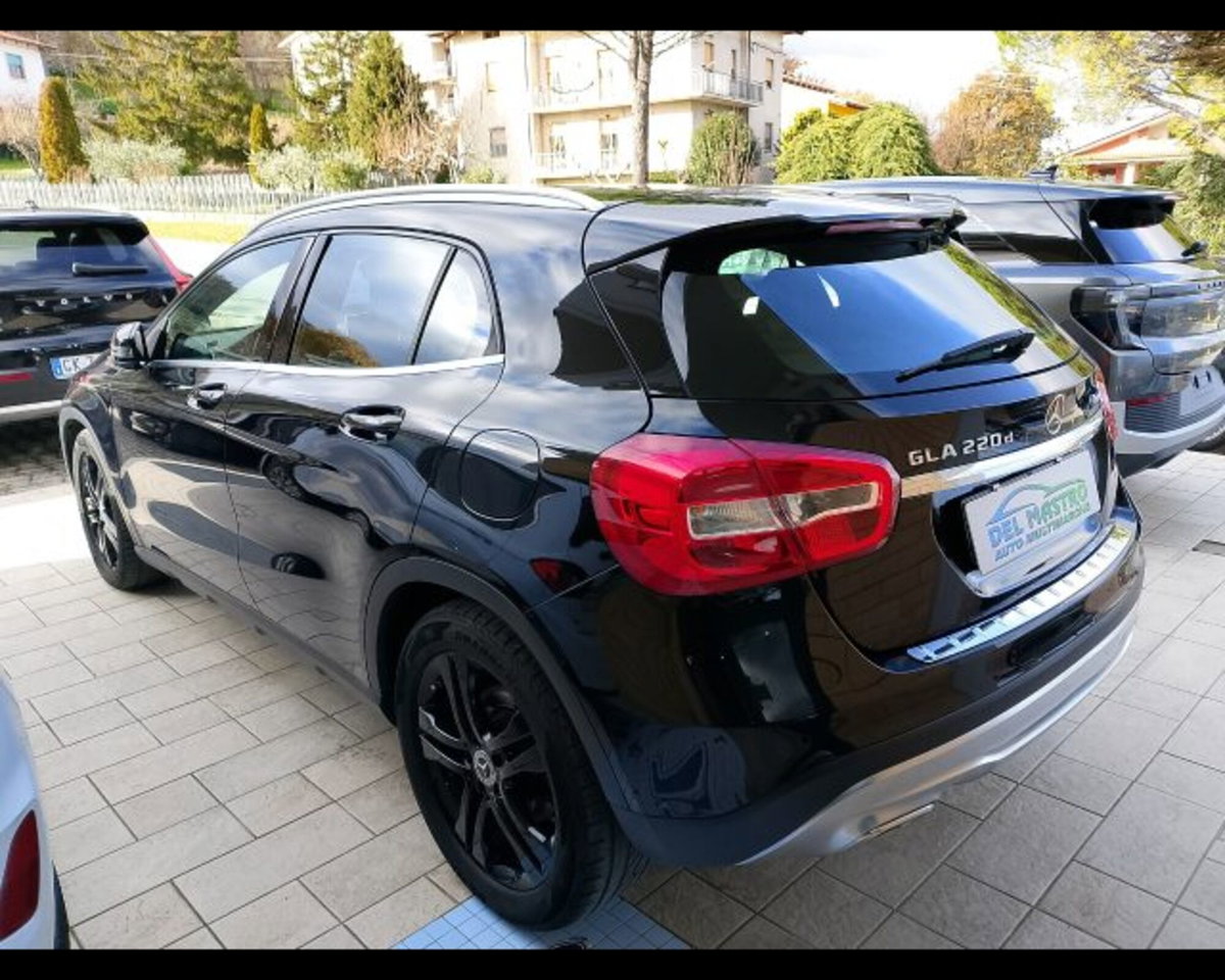 Mercedes-Benz GLA SUV 220 d Automatic 4Matic Sport (5)