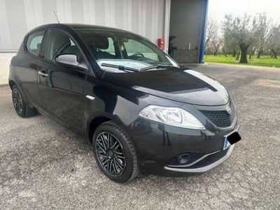 Lancia Ypsilon 1.2 69 CV 5 porte S&S Black and Noir usata