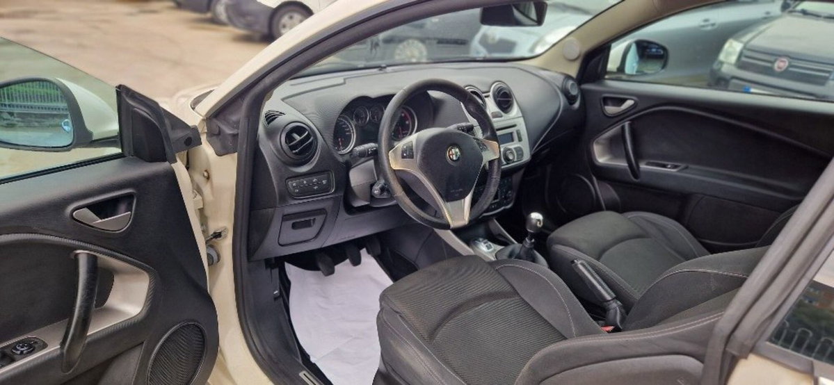 Alfa Romeo MiTo 1.3 JTDm-2 95 CV S&S Distinctive (6)