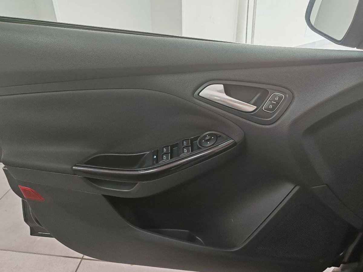 Ford Focus Station Wagon 1.0 EcoBoost 125 CV Start&Stop SW Titanium X (12)