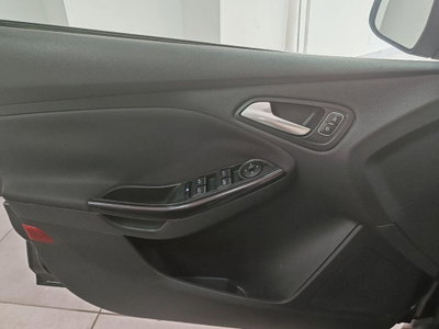 Ford Focus Station Wagon 1.0 EcoBoost 125 CV Start&Stop SW Titanium X (12)