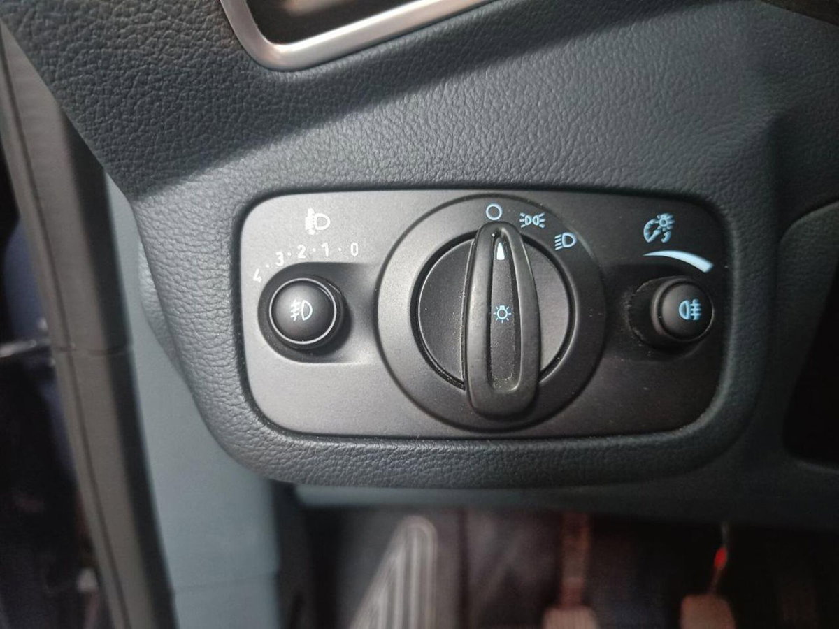 Ford C-Max 1.6 120CV GPL Titanium (11)