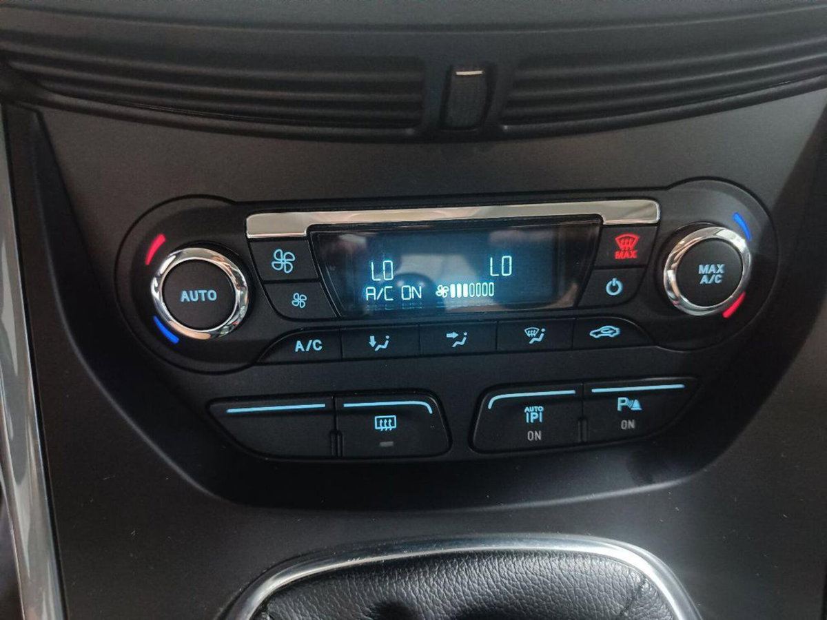 Ford C-Max 1.6 120CV GPL Titanium (8)