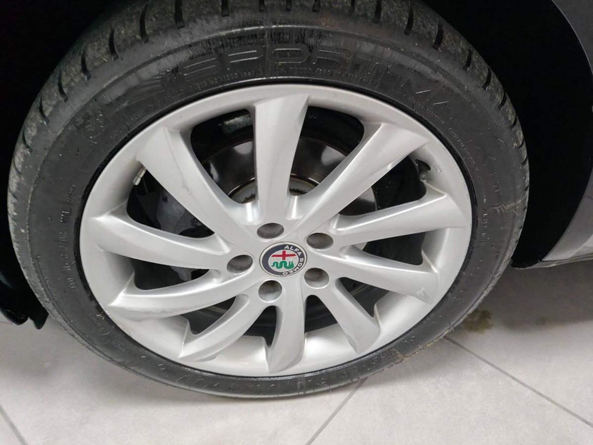 Alfa Romeo Giulietta 1.6 JTDm Giulietta 120cv tct (14)