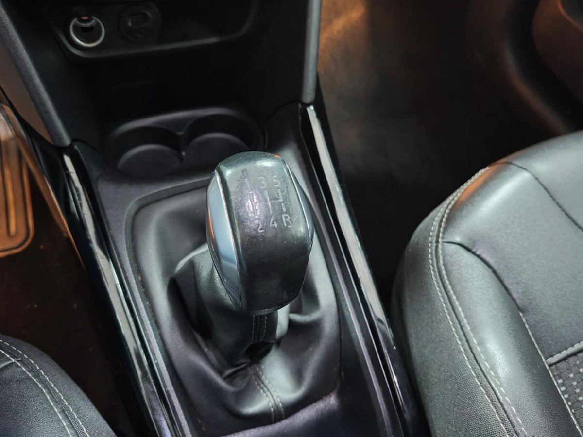 Peugeot 2008 VTi 82CV Allure (10)