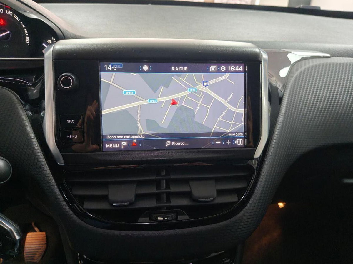 Peugeot 2008 VTi 82CV Allure (12)