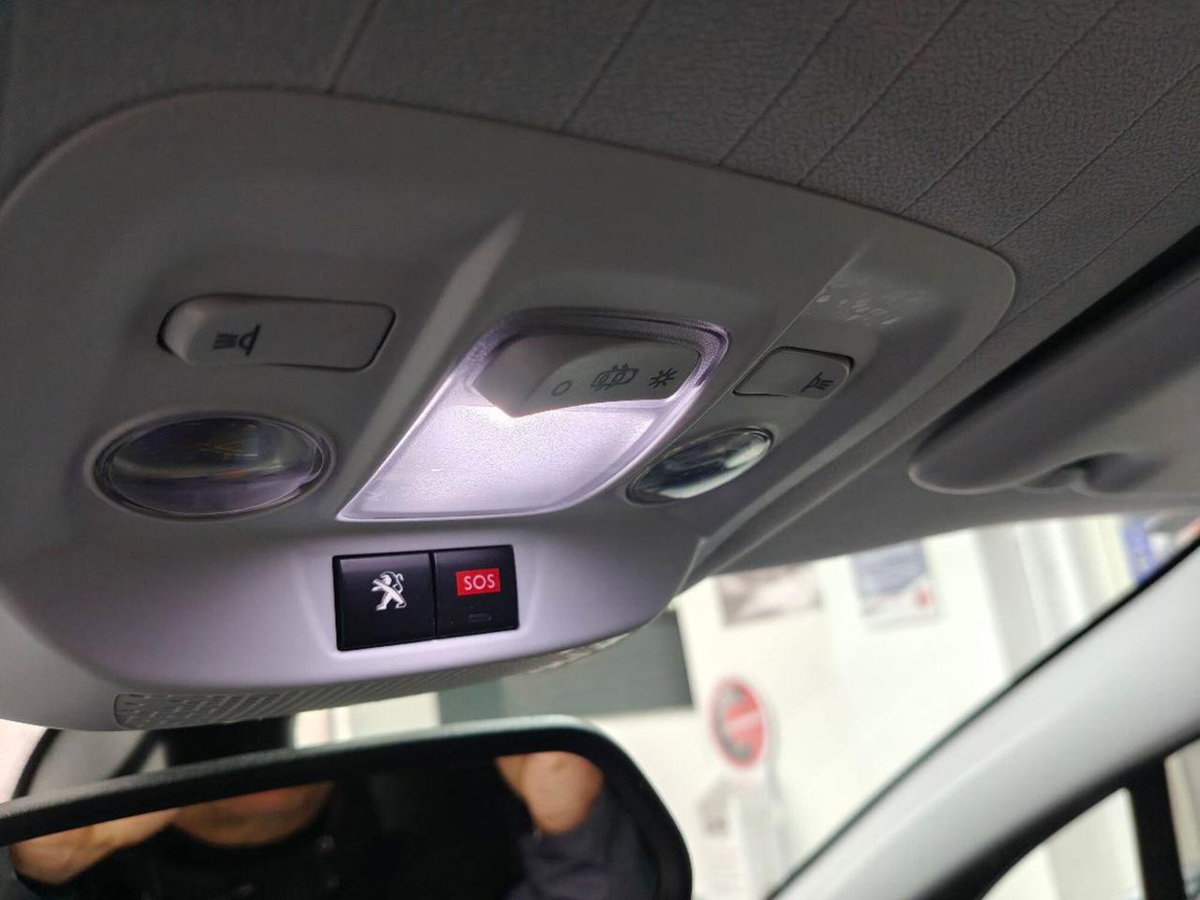 Peugeot 2008 VTi 82CV Allure (13)