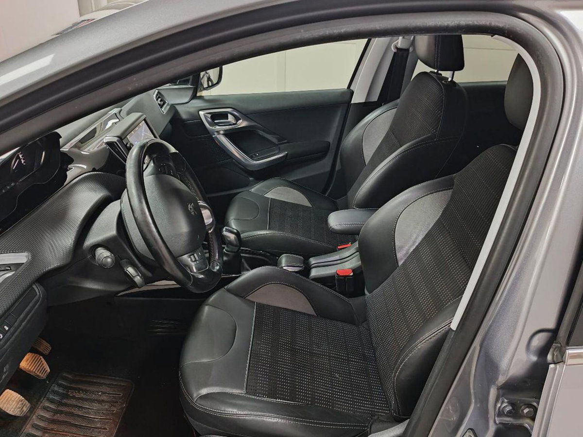 Peugeot 2008 VTi 82CV Allure (19)