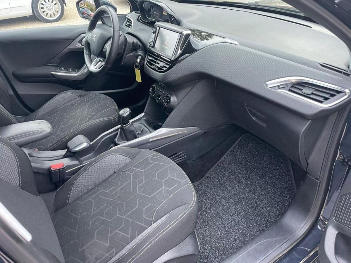 Peugeot 2008 VTi 82CV Active (11)