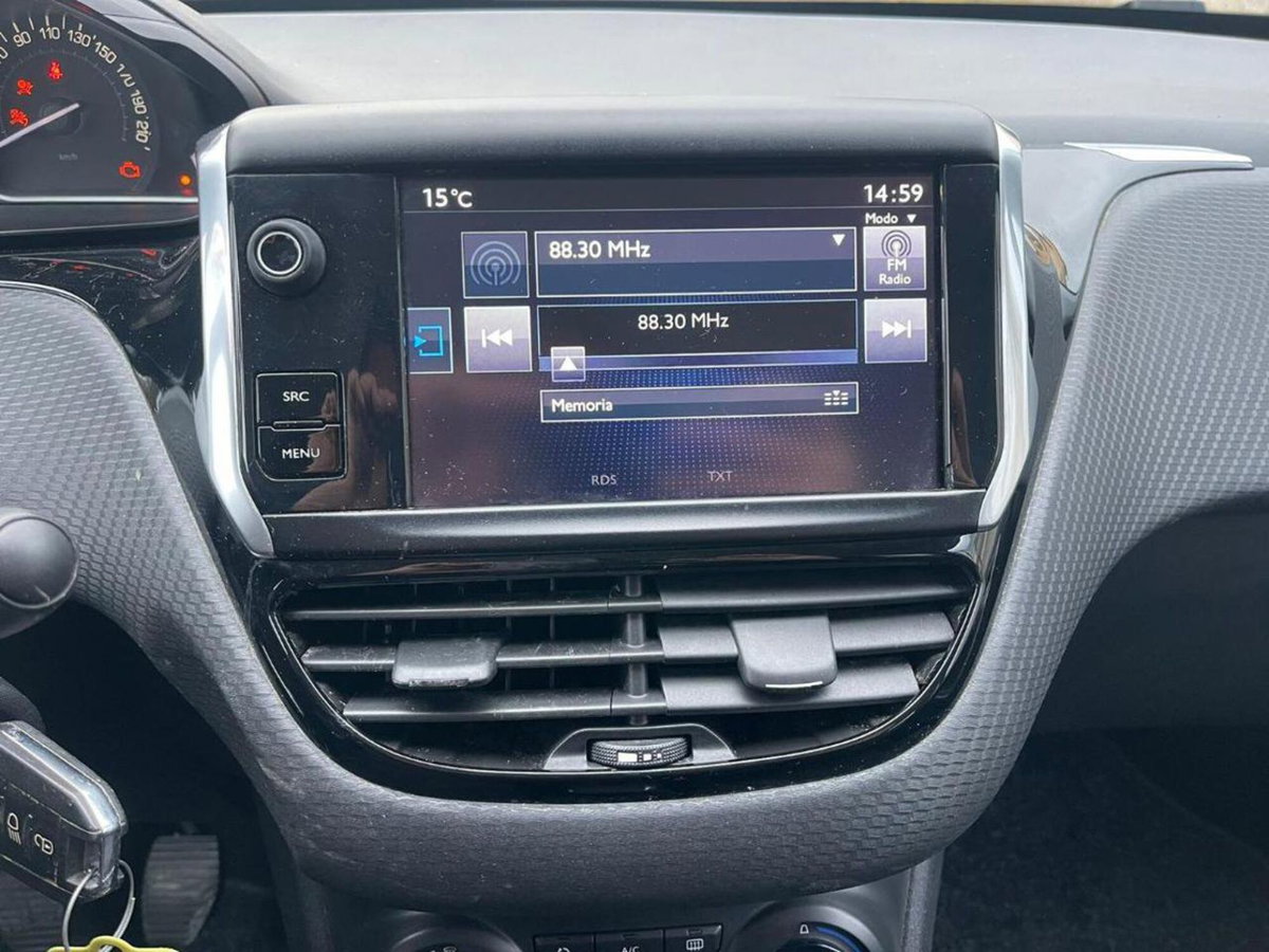 Peugeot 2008 VTi 82CV Active (8)