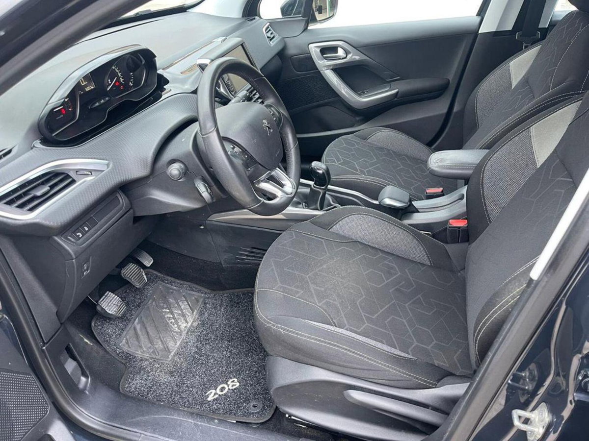 Peugeot 2008 VTi 82CV Active (9)