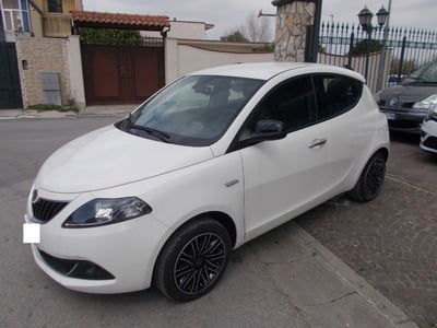 Lancia Ypsilon 1.0 FireFly 5 porte S&S Hybrid Ecochic Gold usata
