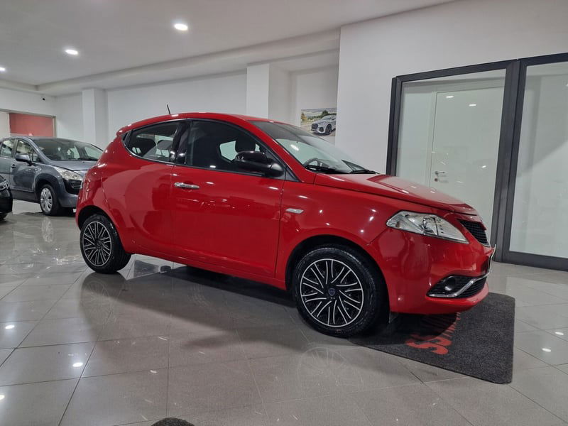 Lancia Ypsilon 1.0 FireFly 5 porte S&S Hybrid Ecochic Silver