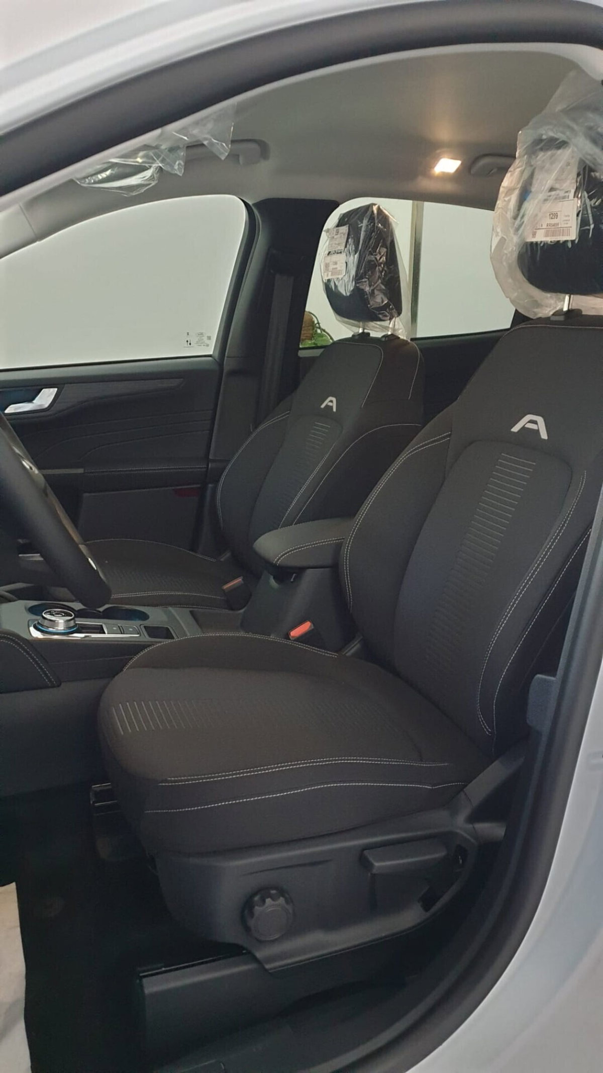 Ford Kuga 2.5 Full Hybrid 190 CV CVT 2WD ST-Line Design (10)