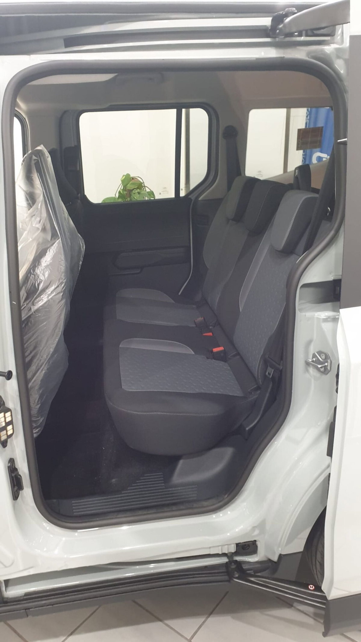 Ford Tourneo Courier 1.0 EcoBoost 100 CV Titanium (10)