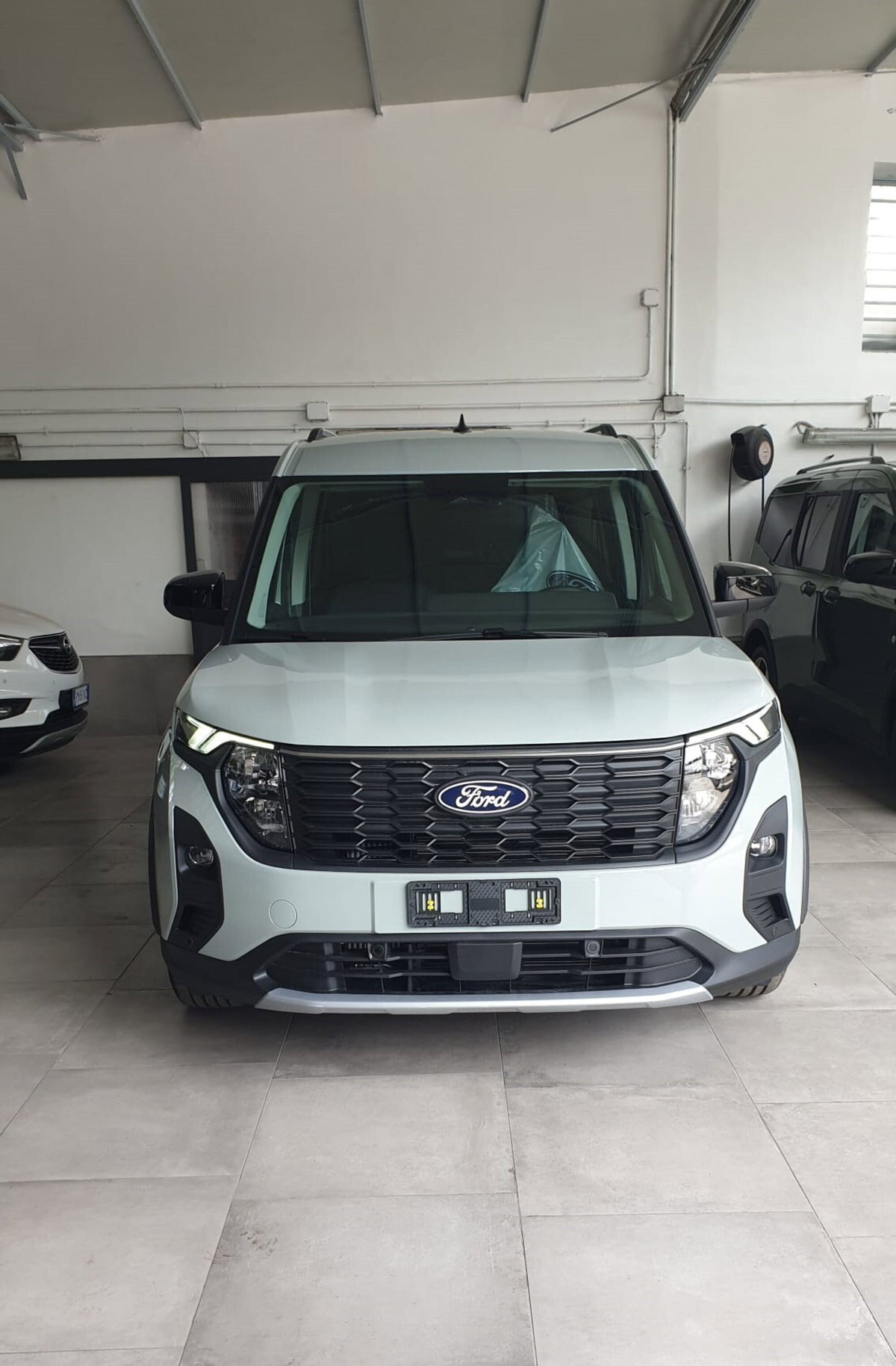Ford Tourneo Courier 1.0 EcoBoost 100 CV Plus (2)