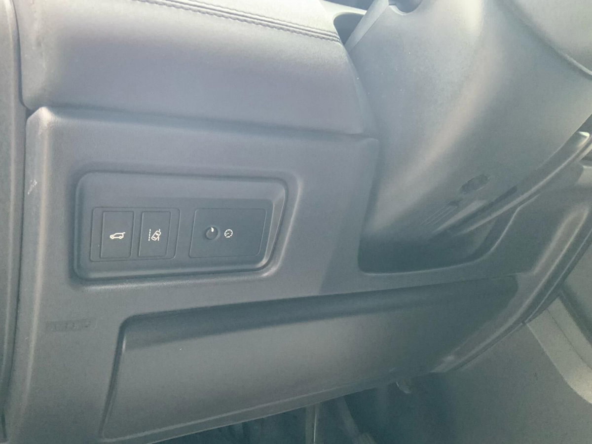 Land Rover Discovery Sport 2.0 TD4 150 CV SE (18)