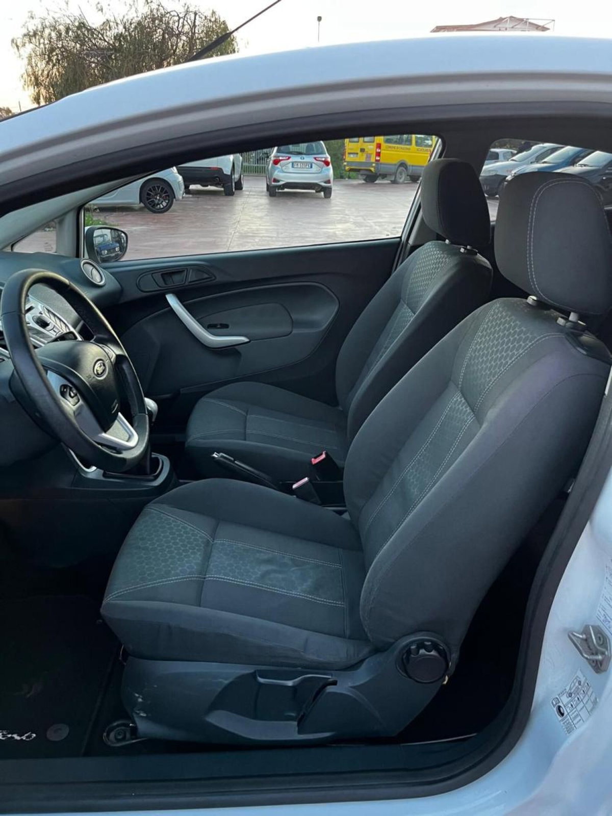 Ford Fiesta 1.4 TDCi 70CV 3 porte Titanium (5)