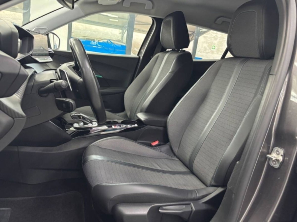 Peugeot 2008 BlueHDi 130 S&S EAT8 Allure Pack (12)