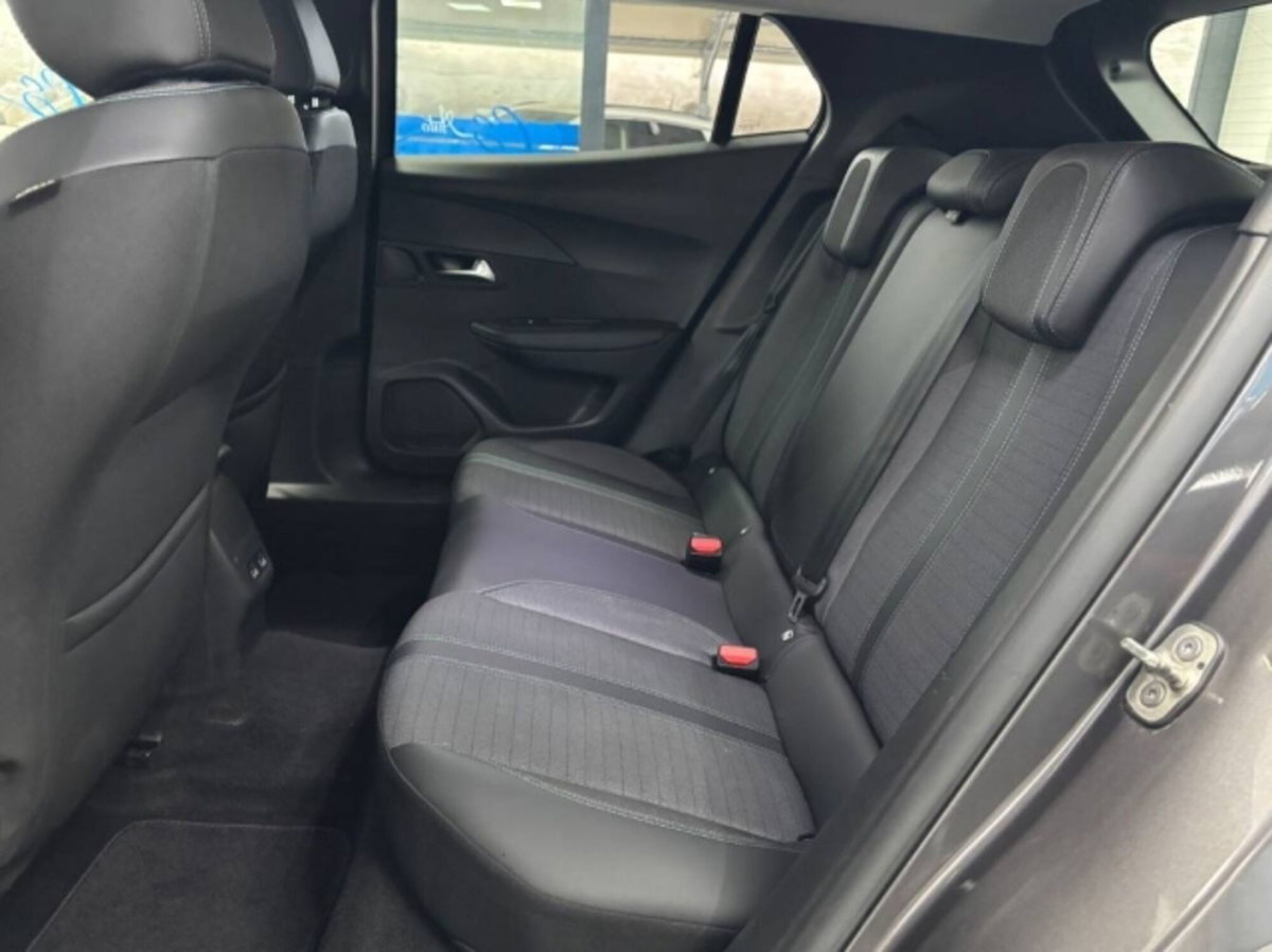 Peugeot 2008 BlueHDi 130 S&S EAT8 Allure Pack (13)