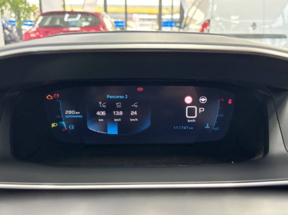 Peugeot 2008 BlueHDi 130 S&S EAT8 Allure Pack (16)